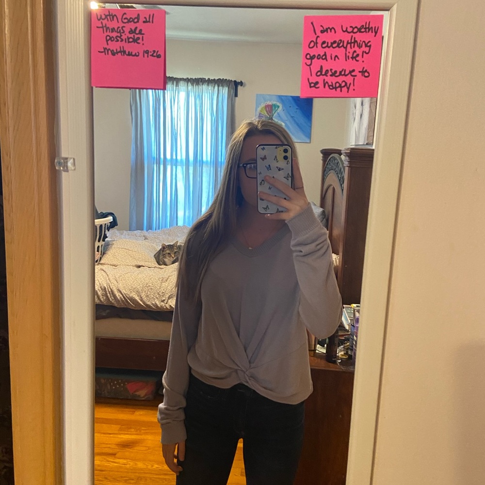 🦋3/$13 Twist front sweater